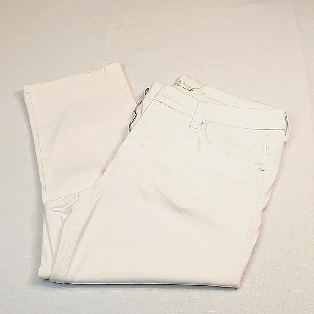 Seven7 Cropped White Jeans